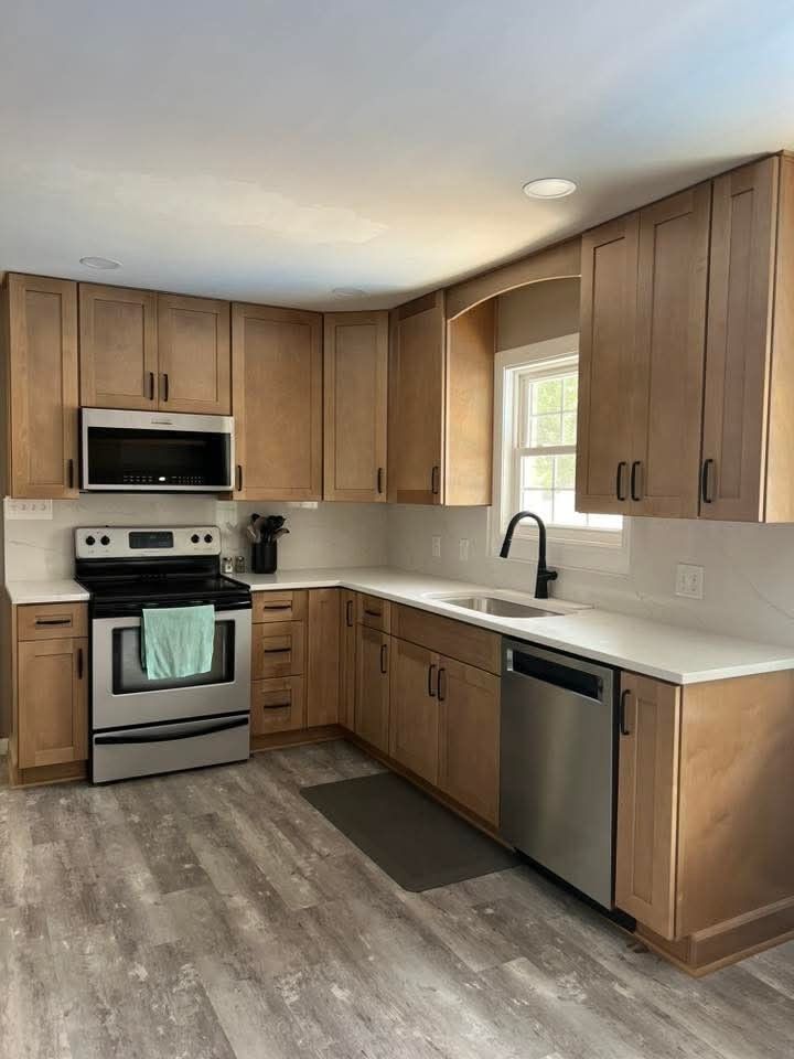 Custom cabinetry & quartz countertops